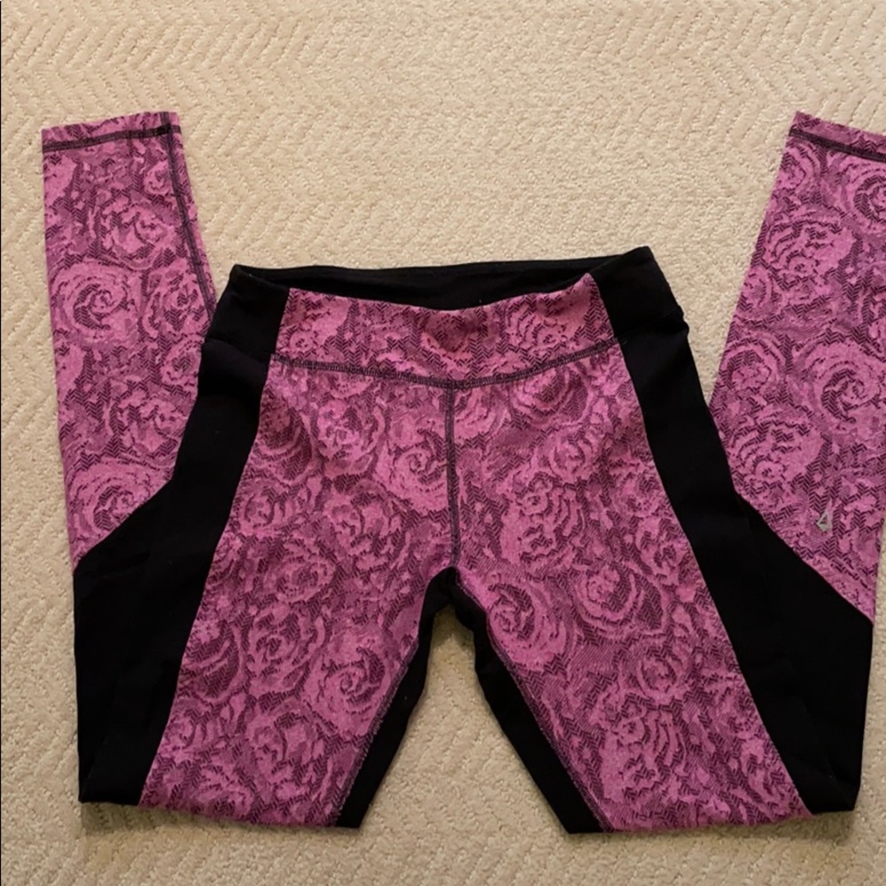 Ivivva patterned legging